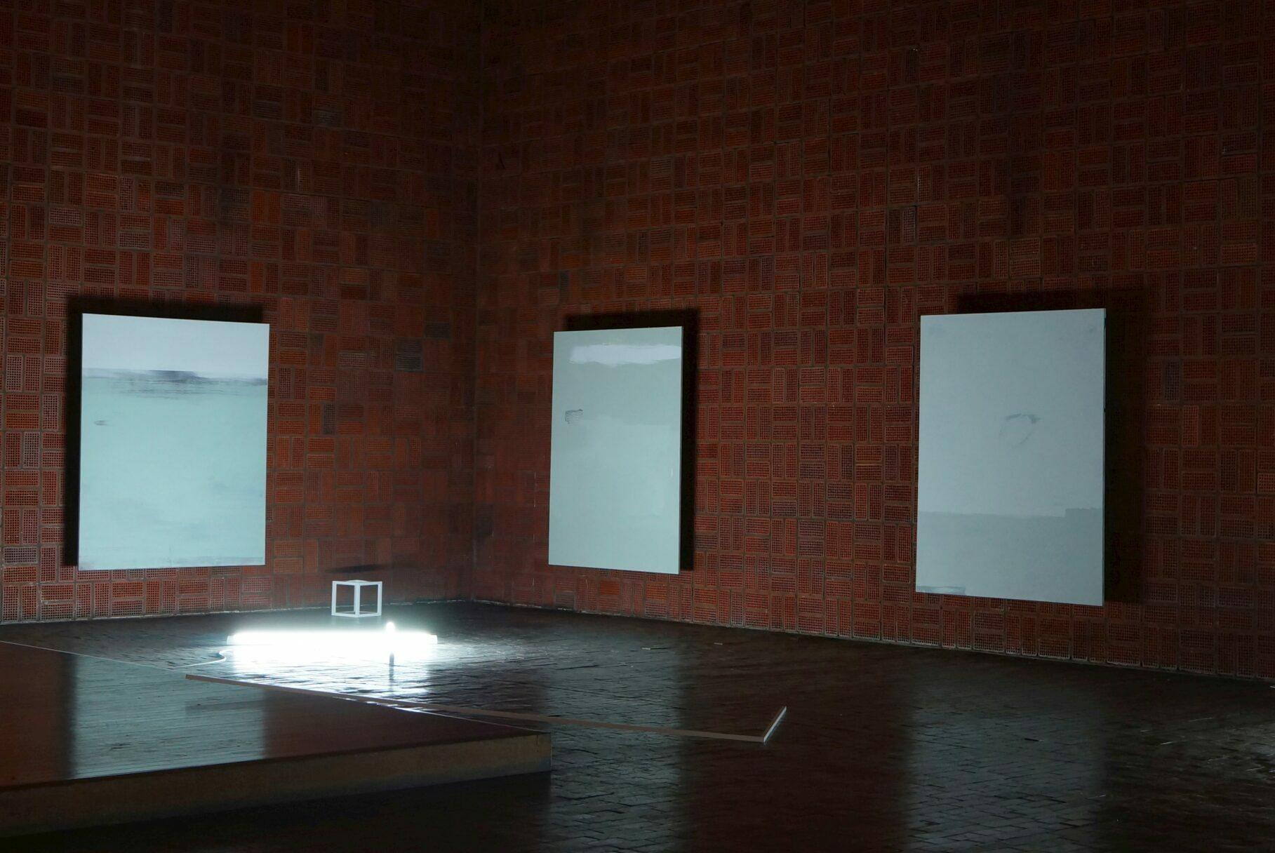 Miriam_Wahl_Weisse Westen_6-teilige Serie_Dispersion auf Leinwand_170x140cm_Ausstellungsansicht St. Helena Bonn_2015